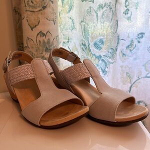 Vionic Women's Paradise Kaytie Backstrap Wedges - size 7